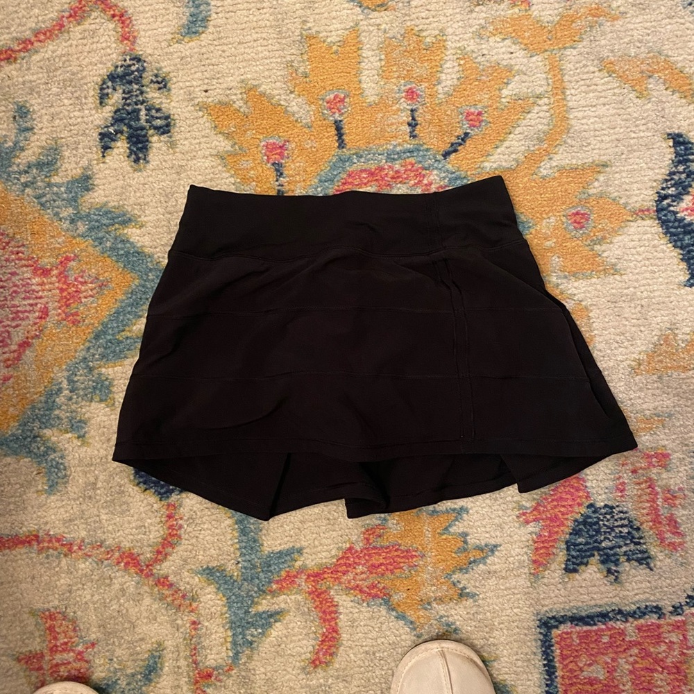 black lululemon skirt